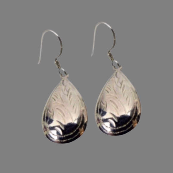 RARE .925 Sterling Silver VTG Hand Chased Floral Teardrop Earrings - Picture 1 of 3